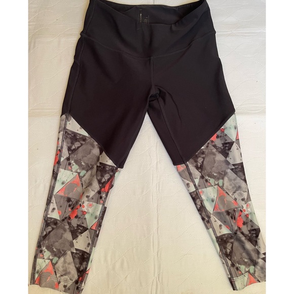 Mondetta Pants - MONDETTA Capri Leggings with Geometric